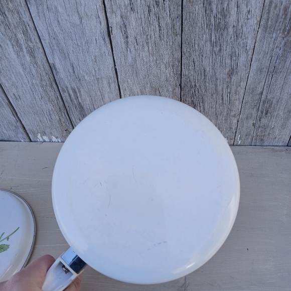 Vintage 80's Enamel Ware Strawberries Set Of 2 Pots With Lids Stockpot/Sauce I - Picture 9 of 10